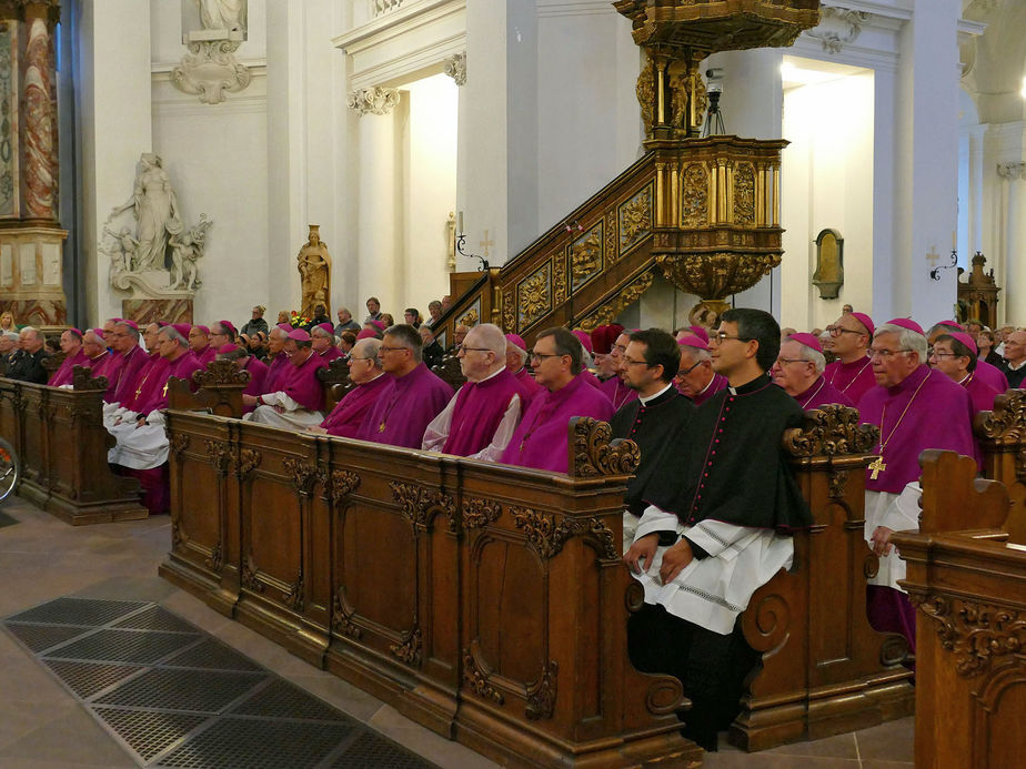 Abschlussvesper der Bischofskonferenz mit Austeilung des Bonifatiussegens (Foto: Karl-Franz Thiede)